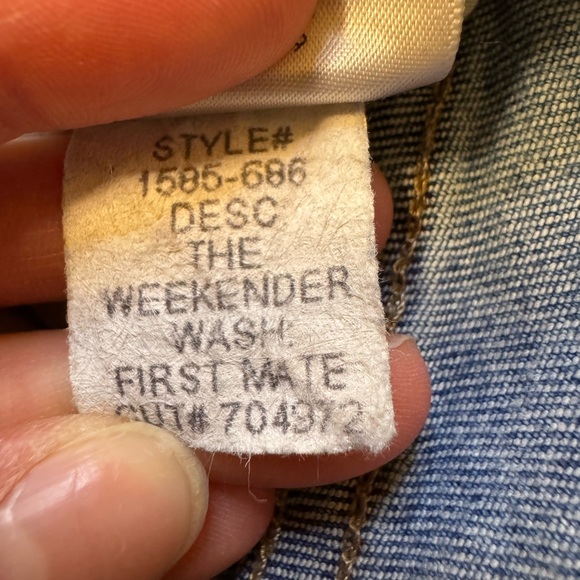 MOTHER The Weekender Frayed Flare Jeans in First Mate - Size 29 - Picture 11 of 15